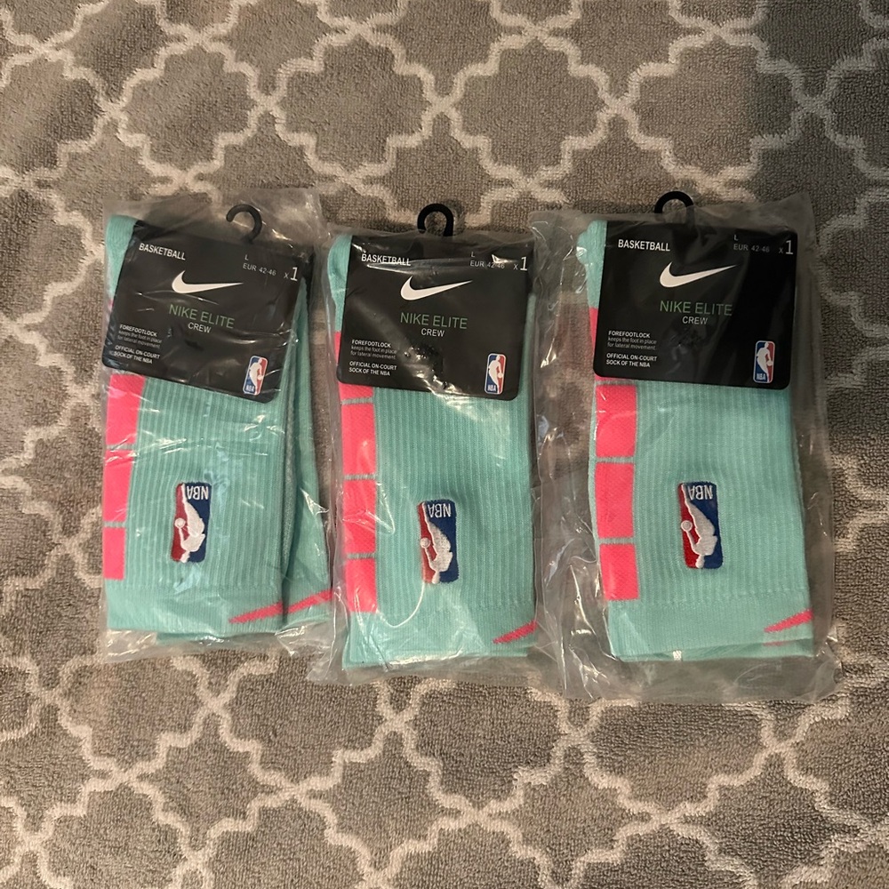 3 Pack Nike Elite Basketball Crew Socks - Aqua and Pink